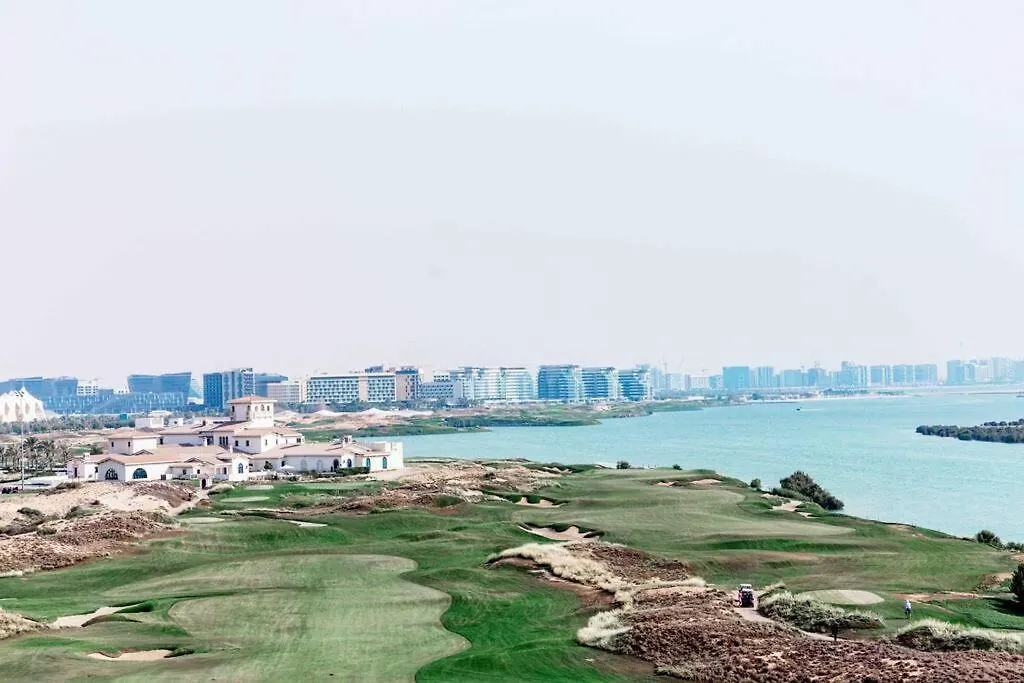Luxurious 4 Bed Apartment On Yas Island, アブダビ 0*,  アラブ首長国連邦