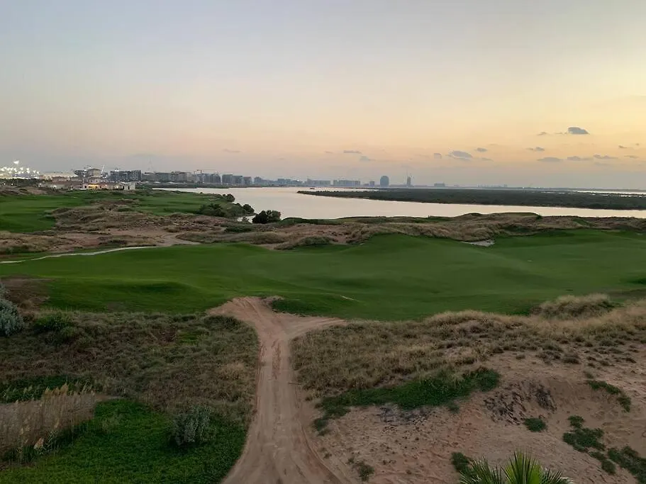 Luxurious 4 Bed Apartment On Yas Island, アブダビ