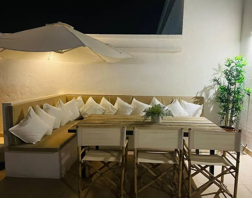 Luxurious 4 Bed Apartment On Yas Island, アブダビ 0*,  アラブ首長国連邦