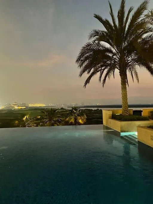 Luxurious 4 Bed Apartment On Yas Island, アブダビ アラブ首長国連邦
